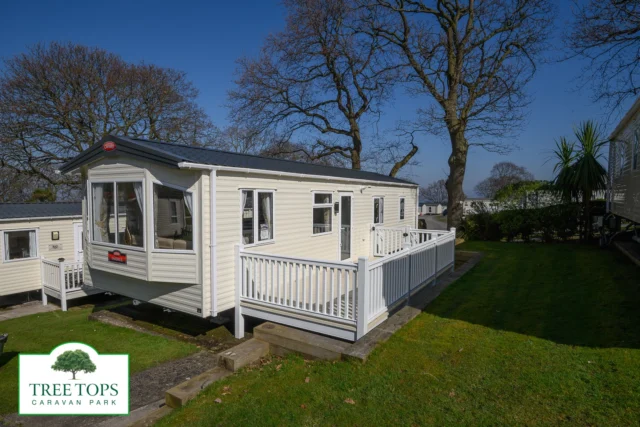 ⭐️ FOR SALE! Carnaby Oakdale 2 bedroom caravan at Tree Tops Caravan Park in North Wales! ⭐️🌳 PRICE: POASpend your day exploring North Wales, then enjoy the evening relaxing on the decking of your very own holiday caravan!The gorgeous pre-owned Carnaby Oakdale is the perfect place to unwind and enjoy your holidays!⭐️HIGHLIGHTS:
✔️Good sized UPVC decking to the side
✔️Light-filled, cosy lounge with large bay window to front, comfy corner sofa with pull-out bed and two stools, and electric fire
✔️Stylish kitchen with integrated appliances, freestanding dining table and four chairs, plus a handy coat storage cupboard
✔️Bright master bedroom with double wardrobe, drawers, overbed storage, and ensuite WC, plus views across the Park to the River Dee
✔️Bedroom 2 with twin single beds, double wardrobe, and overbed storage
✔️Family bathroom with shower
✔️Central heating and double glazing
✔️35′ x 12′See more on our website. 🔗Link in bio @treetopscpIf you'd like to view this caravan, call us on 📞01745 560279, or book via our website.#CarnabyCaravans #CarnabyOakdale #treetopscaravanpark #holidaycaravannorthwales #staticcaravansforsale #absundecks